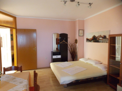 Apartmenthaus Vivien Kustici (Insel Pag)