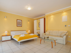 Apartmenthaus Villa Petra  Selce