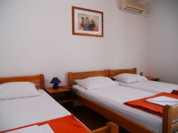 Apartmenthaus DADO Starigrad (Paklenica)