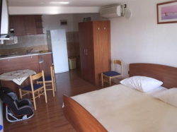 Apartmenthaus DADO Starigrad (Paklenica)